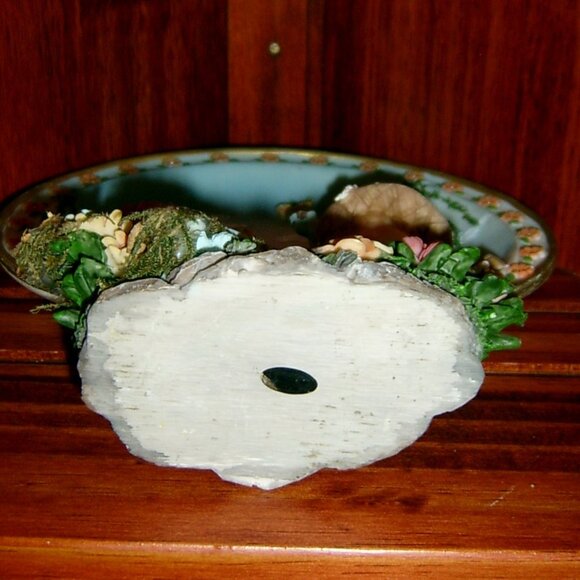 Adorable Collectible Vintage 3-D Display Plate - Picture 5 of 5